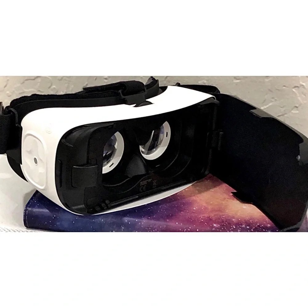 2 Smartphone VR Headsets